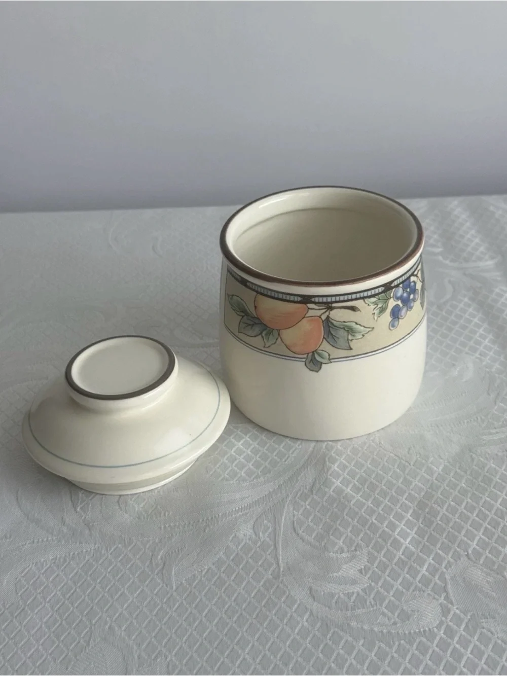 Mikasa Intaglio Garden Harvest CAC29 Mini Kitchen Canister 4.5” w/ Lid-Vintage
